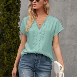 Green blouse with lace accent M